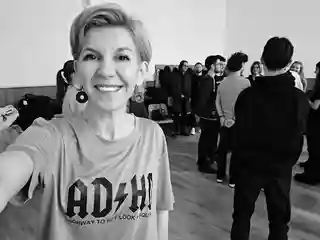 Ana Maria Rusu și inițiativa de a înființa un club de rock pentru liceeni
