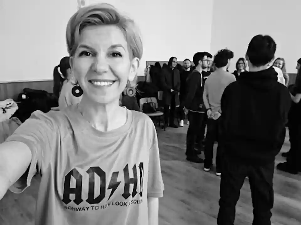 Ana Maria Rusu și inițiativa de a înființa un club de rock pentru liceeni