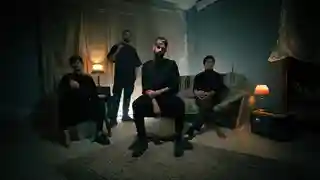 REVNOIR lansează single-ul „Far From Home” și anunță noul album
