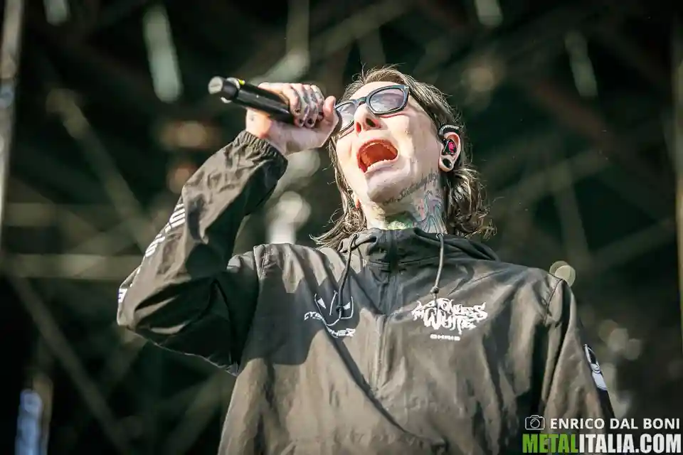 Motionless In White lansează un videoclip live pentru piesa „R.I.P.”