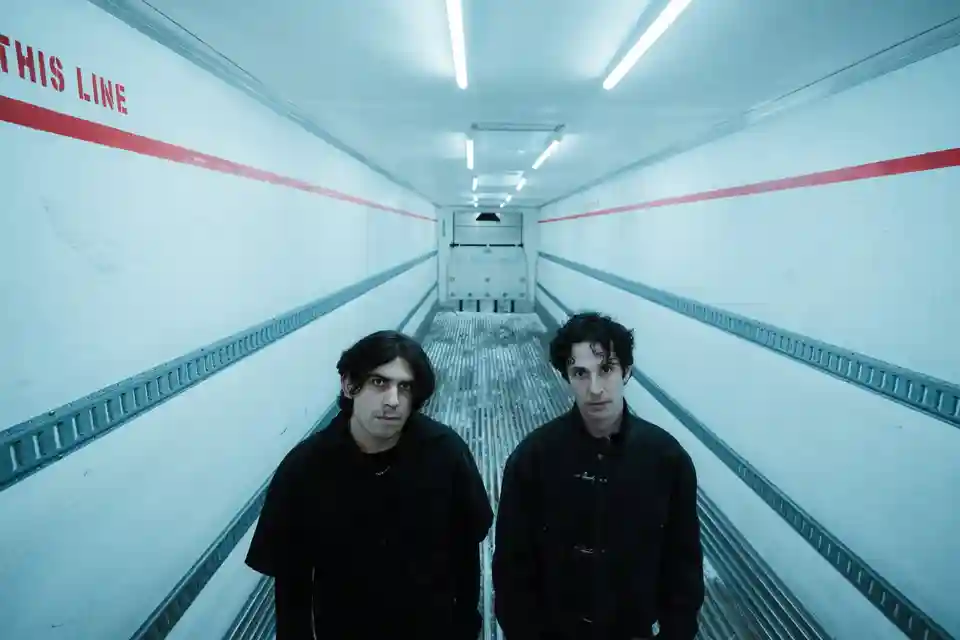 Trupa Crown The Empire lansează noul single „Violet”