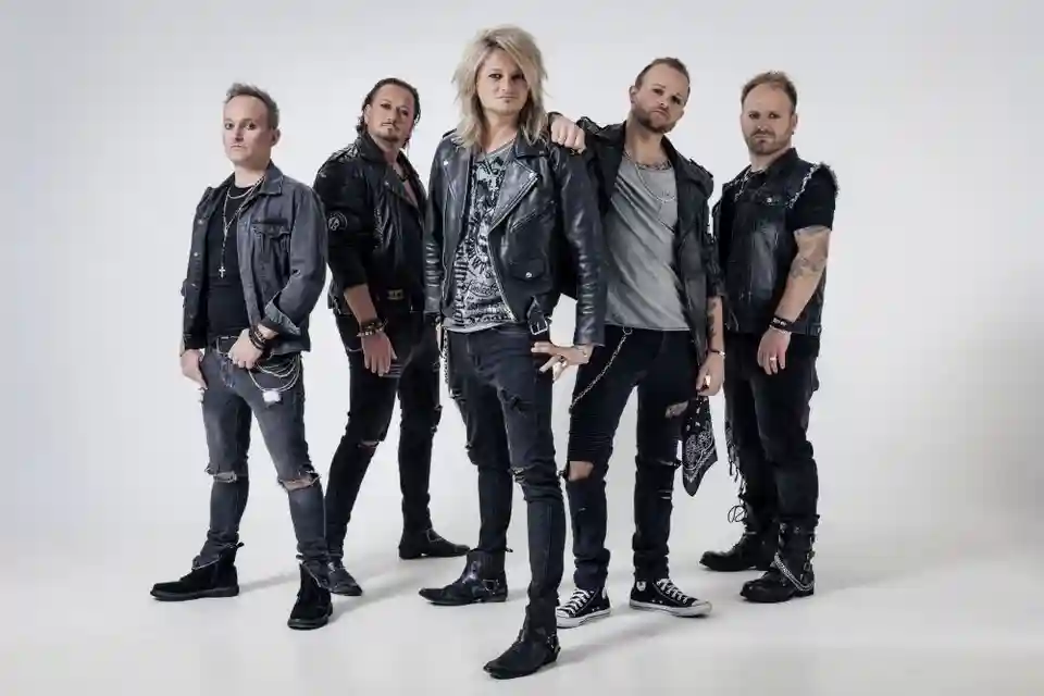 KISSIN’ DYNAMITE lansează albumul live „The Big Goodbye – Live”