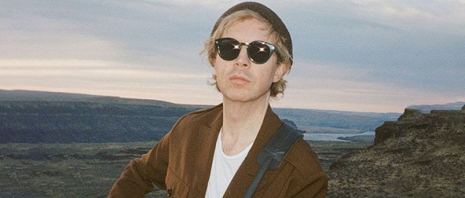Recenzie: Beck revine cu albumul Ride Lonesome