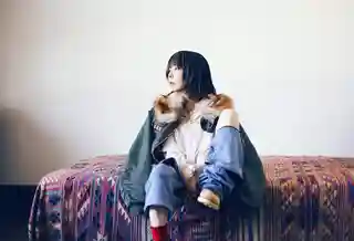Aiko anunță detaliile celui de-al 17-lea album, „Saigo ni atsui hibi o kuruwashiki omoi de”