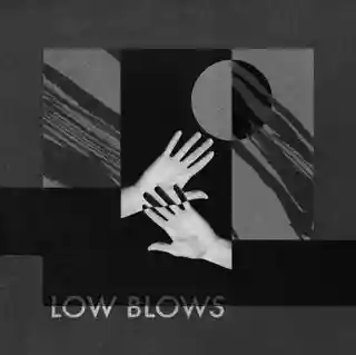 Trio-ul post-punk Low Blows lansează videoclipul piesei „SOS”