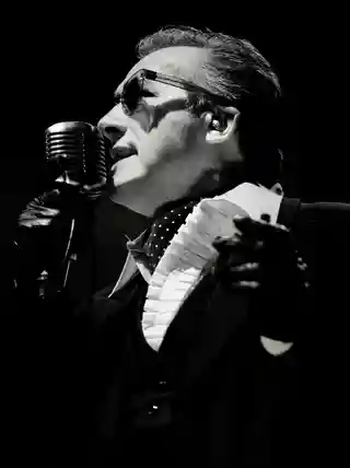 The Damned marchează 50 de ani de punk britanic cu un vinil rar