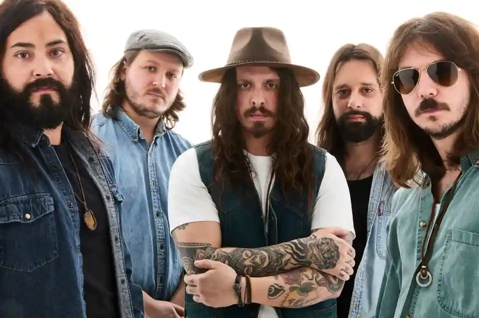 Trupa The Commoners lansează noul single „Lost In The Highlights”