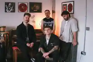 Trupa Foxhaunt revine cu single-ul „Absolution” și un nou toboșar