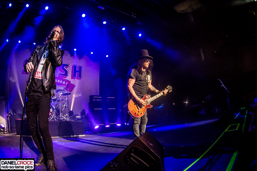Slash ft. Myles Kennedy and The Conspirators lansează piesa „Flying Blind” și un turneu