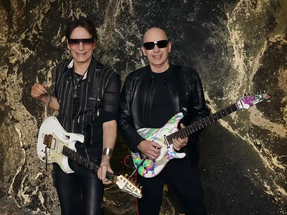 Joe Satriani și Steve Vai lansează primul lor album colaborativ, The Sea of Emotion