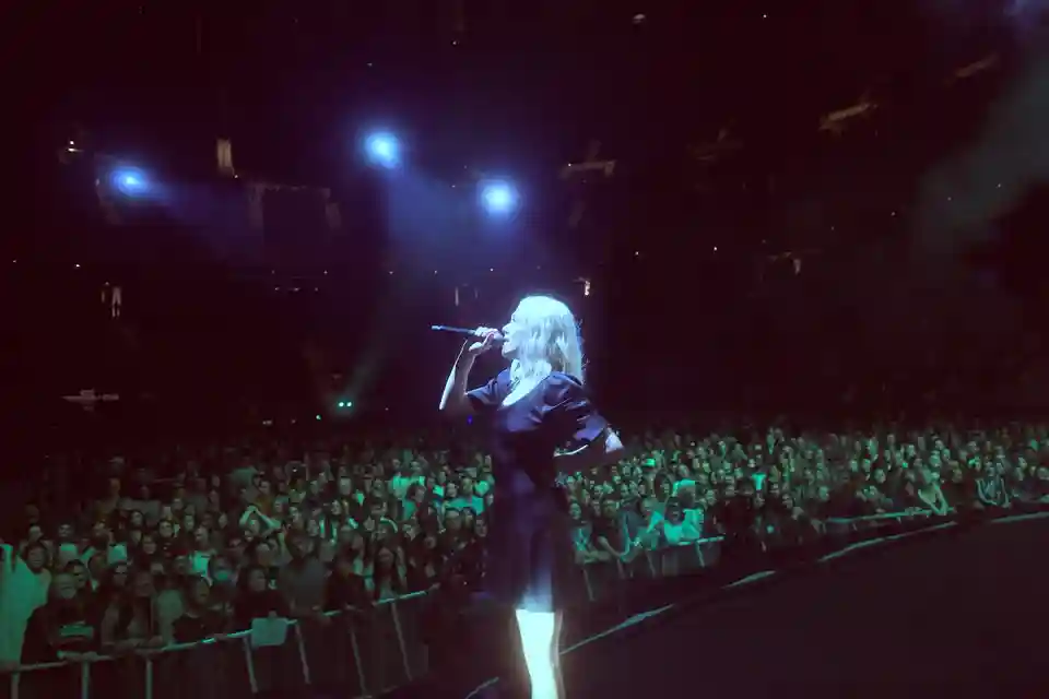 Phoebe Bridgers oferă o experiență inedită în cadrul turneului The Lost Tour