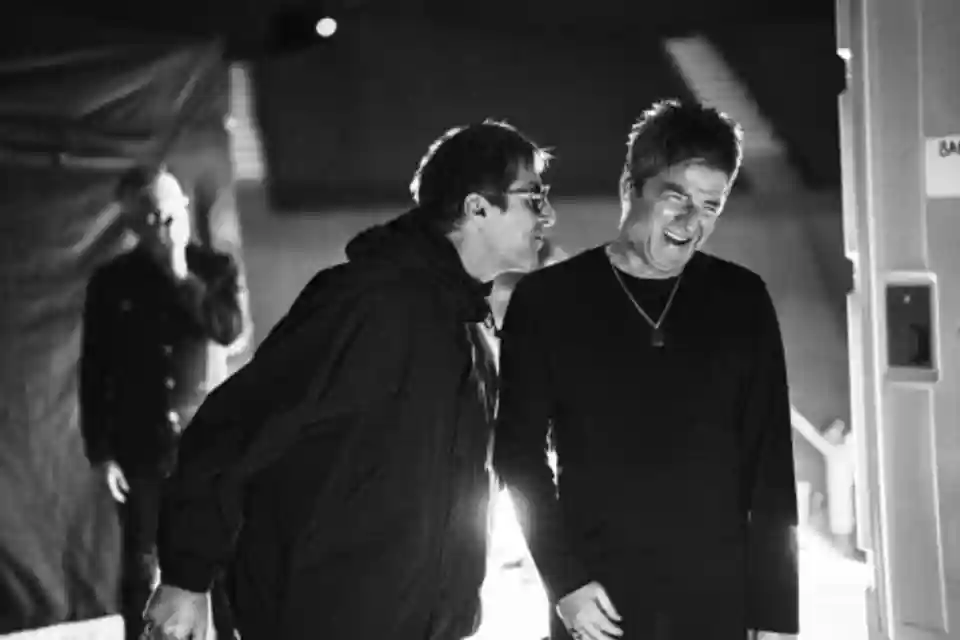 Noel și Liam Gallagher, despre dinamica din spatele reîntâlnirii Oasis în noul documentar