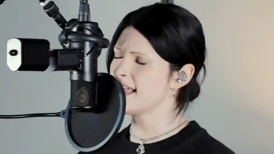 Courtney LaPlante (Spiritbox) prezintă o interpretare vocală pentru piesa „Keep Sweet”