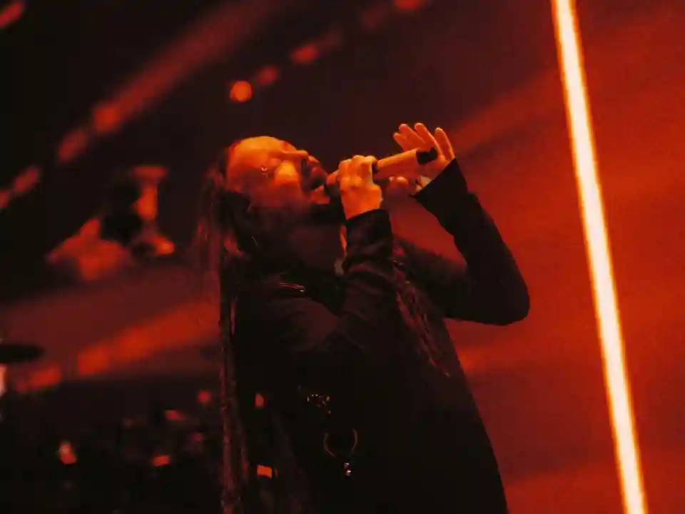 Recenzie concert: Korn a susținut spectacolul de debut al turneului din Marea Britanie