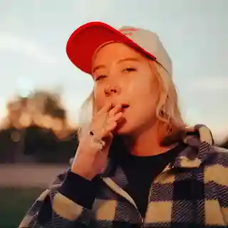 Savanna Ruth lansează single-ul Queen’s Gambit