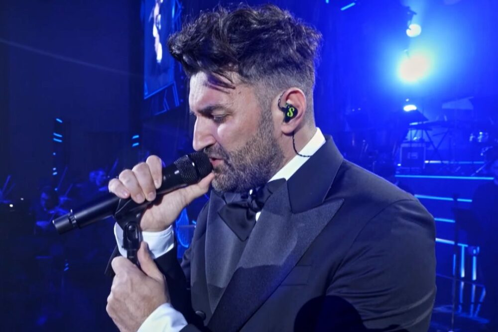 Smiley lansează o versiune live a piesei De unde vii la ora asta