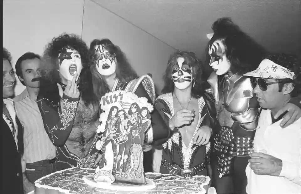 KISS lansează documentarul „End of the Road” despre ultimul lor turneu