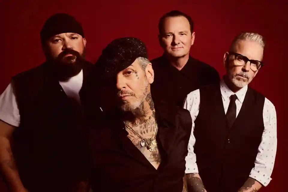 Mike Ness de la Social Distortion discută despre noul album în podcastul Lipps Service