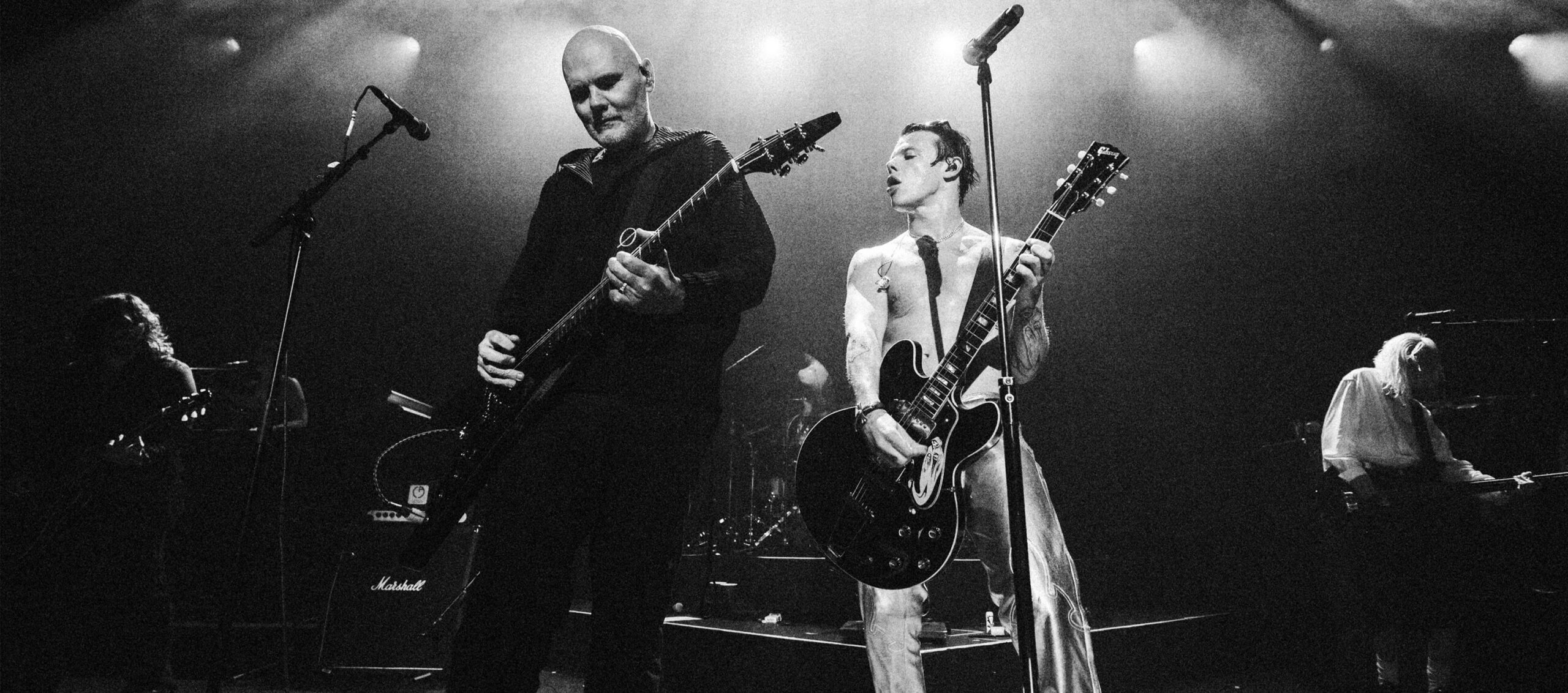 Yungblud lansează înregistrarea live a colaborării cu Billy Corgan