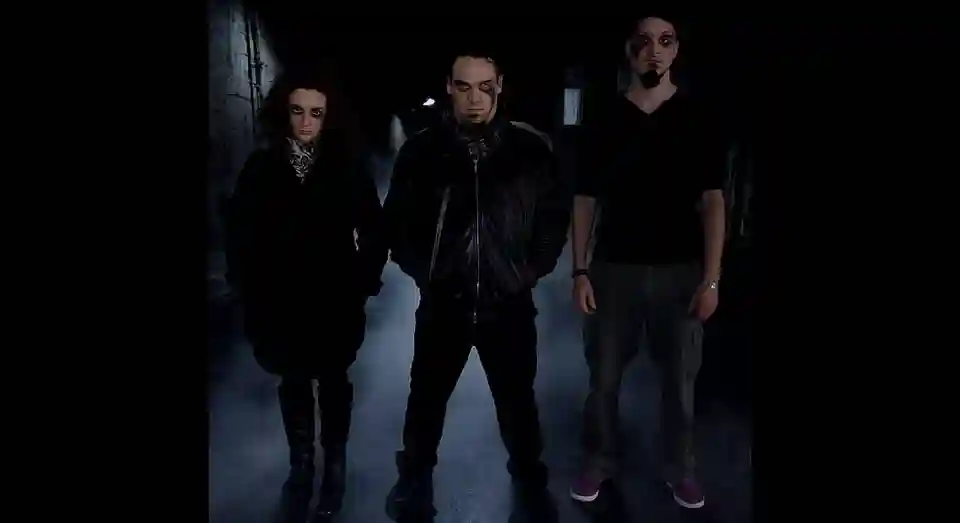 Epta7 lansează albumul de debut „Here Come The Freaks”