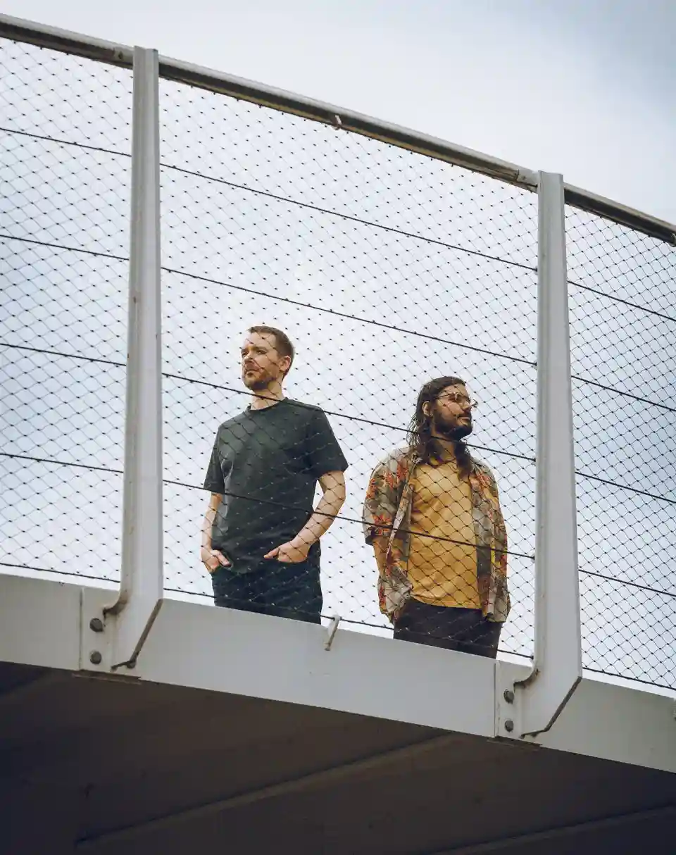 Duo-ul Elf Traps lansează albumul de debut pe 23 octombrie