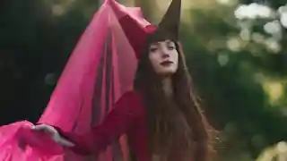 Annicke Shireen lansează single-ul „Loud Hag”