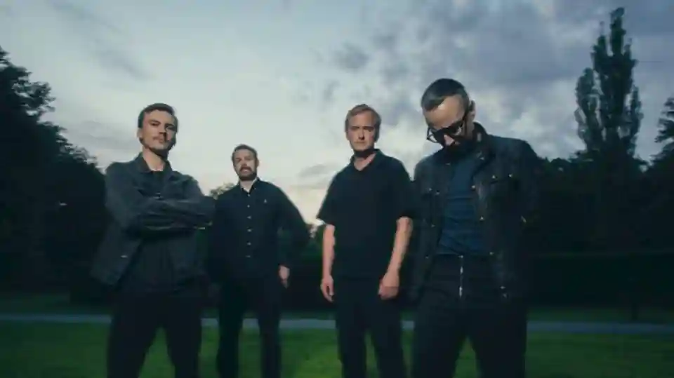 Grayscale Season lansează noul album The Weight of Things We Cannot Touch