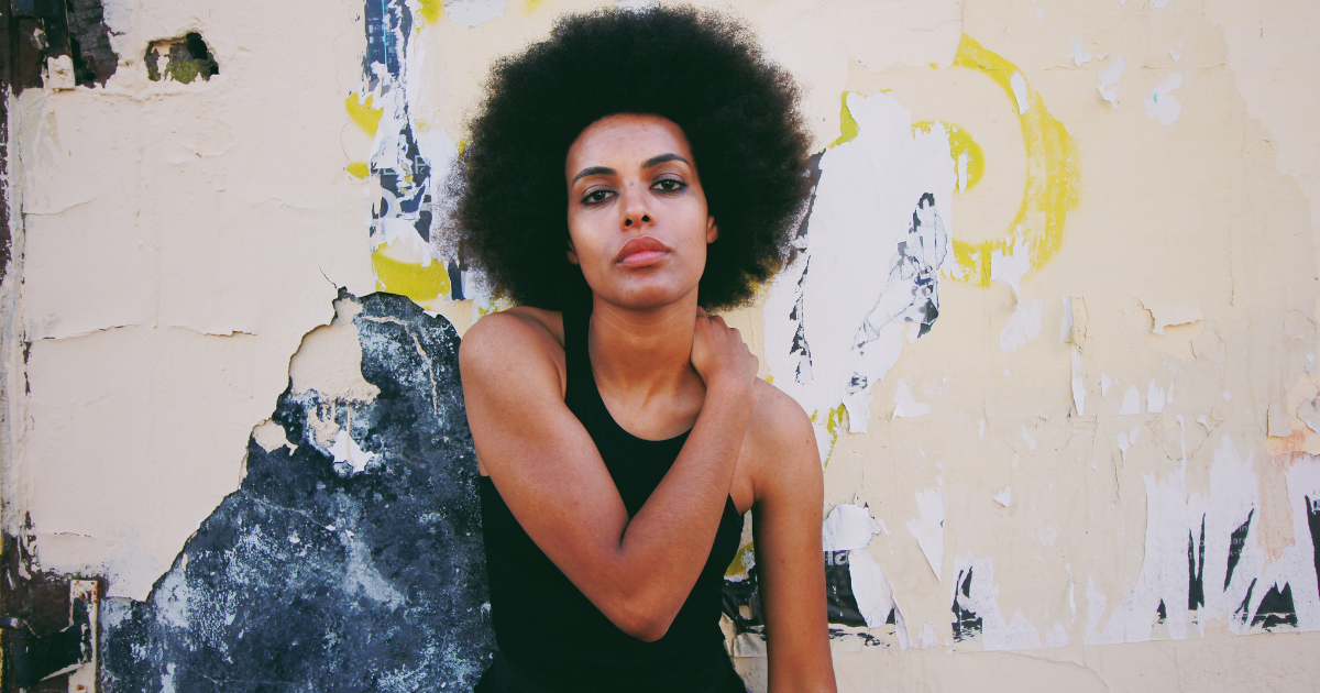 Mila Smith lansează albumul de debut „Not My Circus”