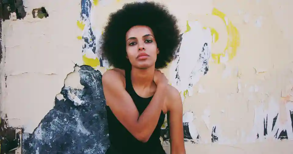 Mila Smith lansează albumul de debut „Not My Circus”