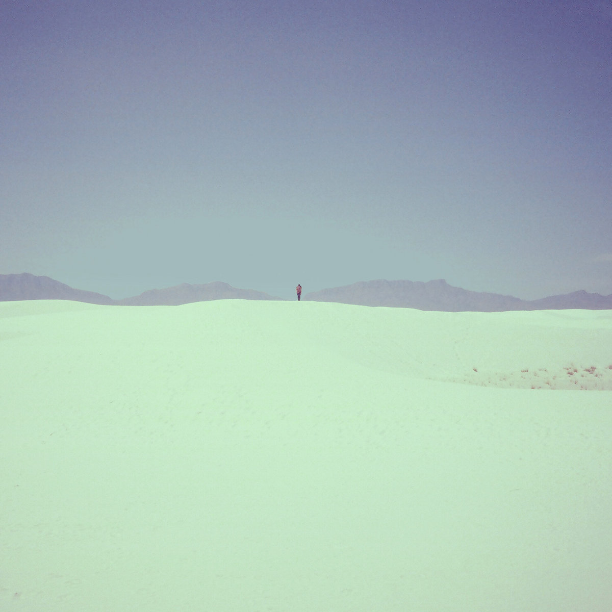 Serial Hawk lansează albumul „White Sands” pe 6 noiembrie