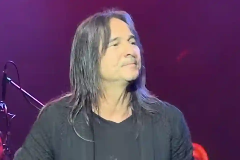 Hugo Valenti, solistul trupei tribut Voyage, a cântat alături de Journey