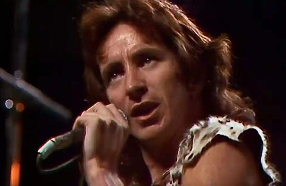 Sammy Hagar își exprimă admirația pentru era AC/DC cu Bon Scott