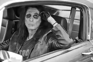Alice Cooper despre încercările lui John Lennon de a-l implica în politică