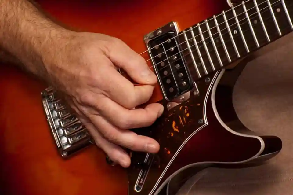 Brian May, desemnat cel mai bun chitarist din toate timpurile de Guitar World