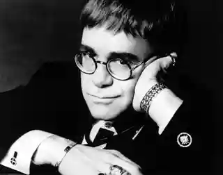 Bernie Taupin contestă versiunea lui Elton John despre începutul colaborării lor