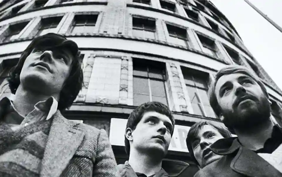 Povestea din spatele piesei „She's Lost Control” a trupei Joy Division