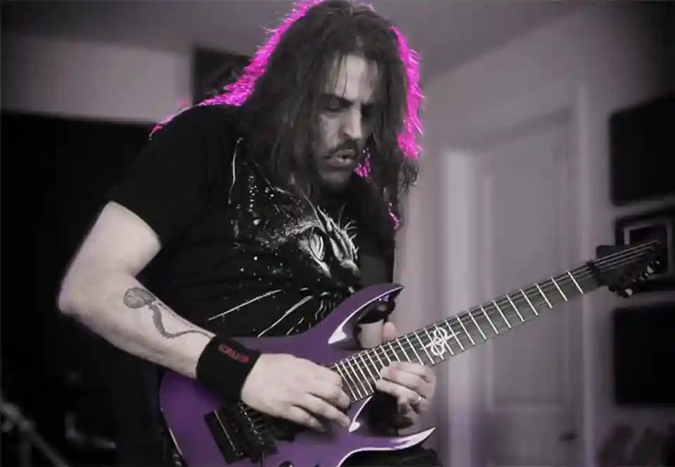 Silas Fernandes îl critică pe James Hetfield pentru declarațiile recente