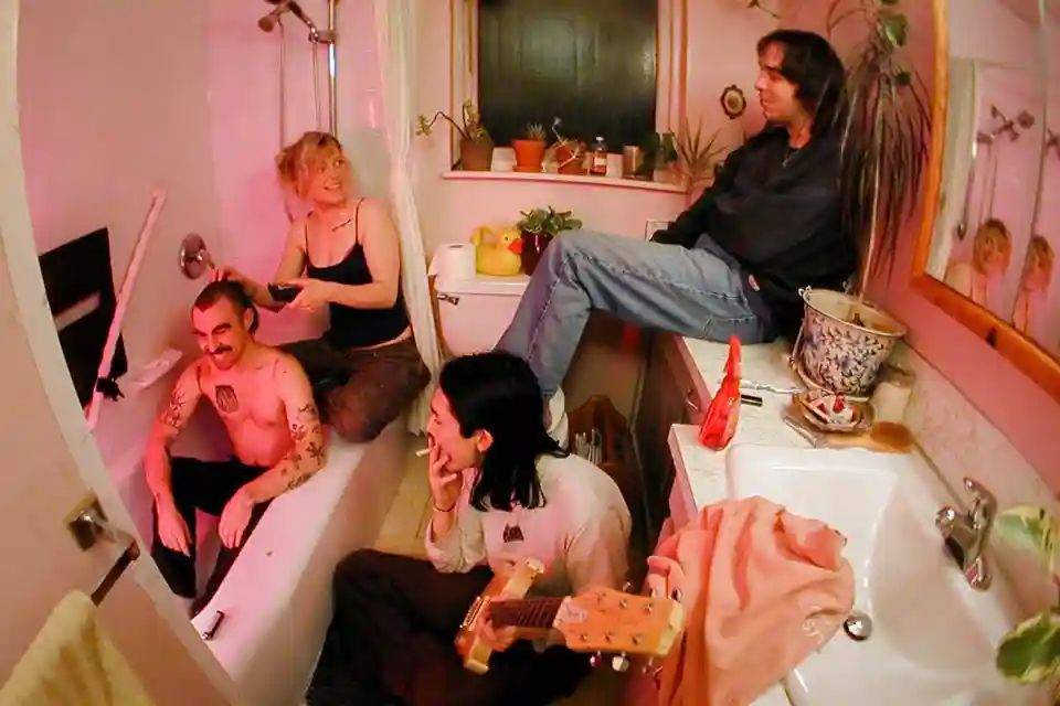 PISS lansează albumul de debut „You Made Me / Skin On Linen” la Sub Pop