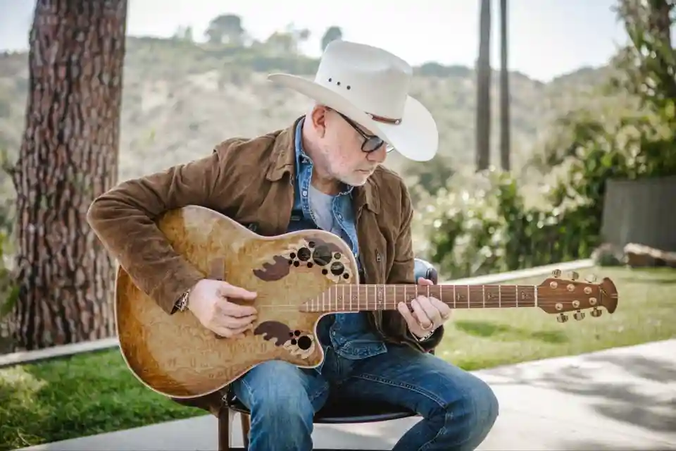 Bernie Taupin lansează primul său album solo după aproape 40 de ani