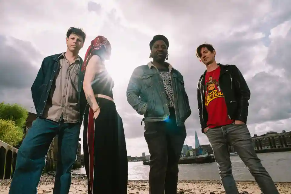 Bloc Party lansează albumul „Anatomy Of A Brief Romance”