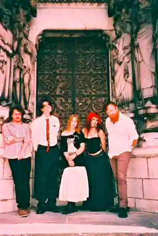 Trupa other mother a lansat EP-ul „can’t help but feel romantic”