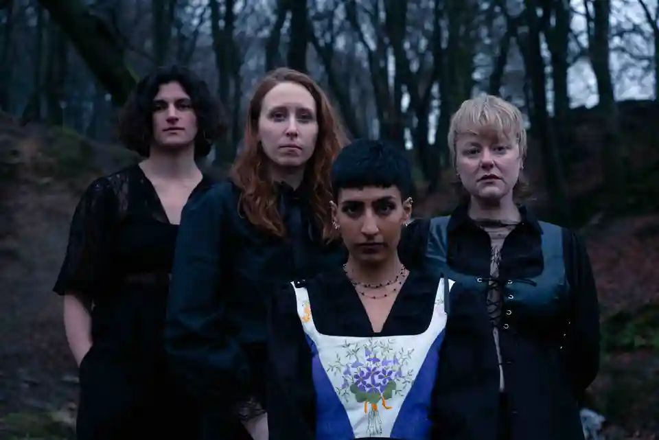 Dogviolet lansează EP-ul de debut intitulat „Wilting”
