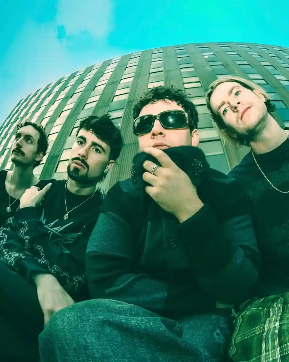 Trupa Basht. lansează albumul de debut „Poor Advice” și pornește într-un turneu