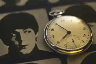 O selecție de 10 piese rock care includ cuvântul „Time” în titlu