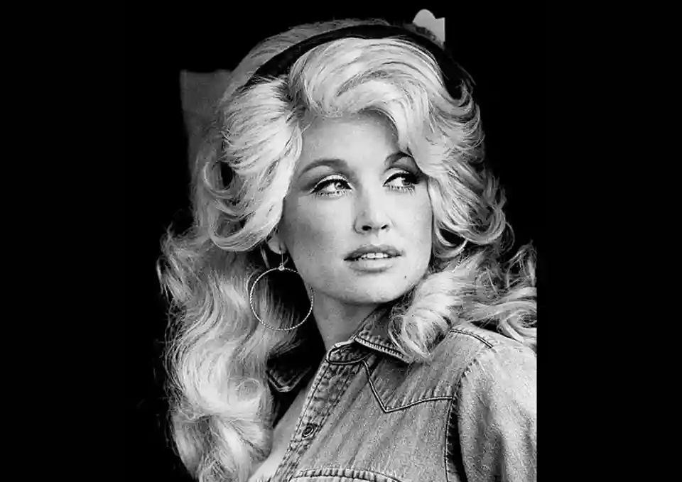 Dolly Parton: O retrospectivă a întregii sale cariere muzicale