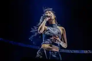 Rina Sawayama și evoluția stilistică a carierei sale muzicale