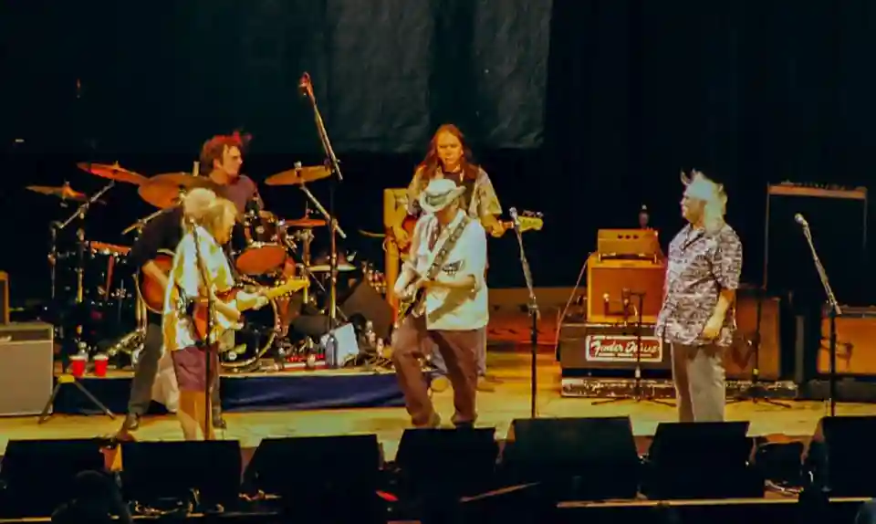 Lista completă a pieselor Crosby, Stills, Nash & Young de la A la Z