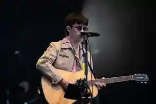 Listarea compozițiilor artistului Declan McKenna
