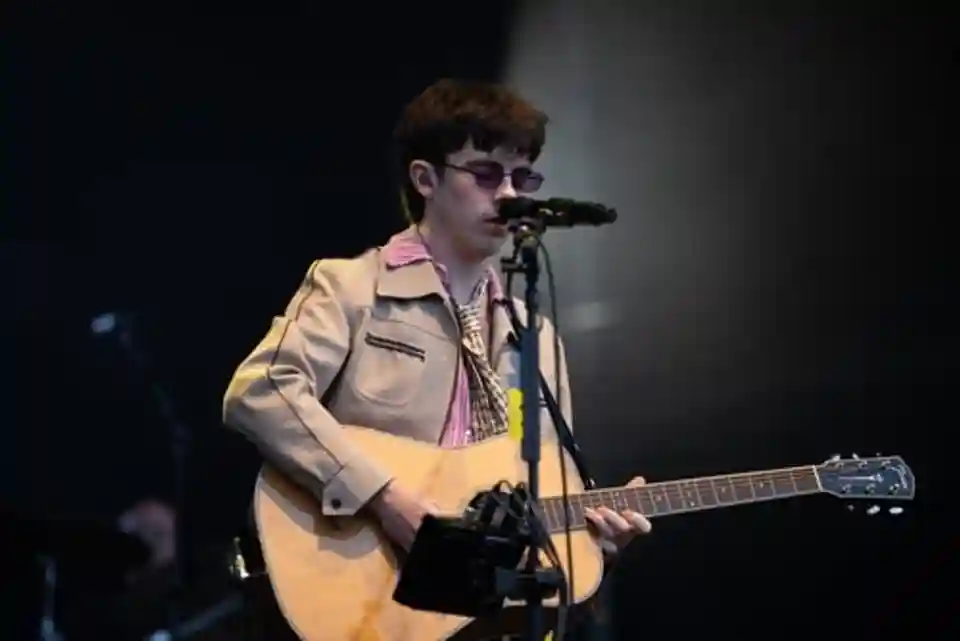 Listarea compozițiilor artistului Declan McKenna