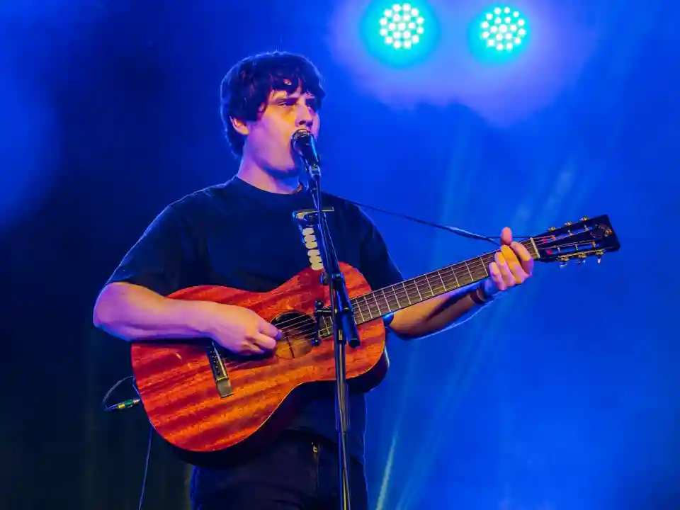 Artistul Jake Bugg lansează single-ul „Day By Day”